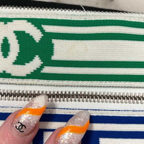 Sold—-🌟🔥 CHANEL Venise Biarritz Zip Pouch Striped
Canvas Large - Picture 13 of 13